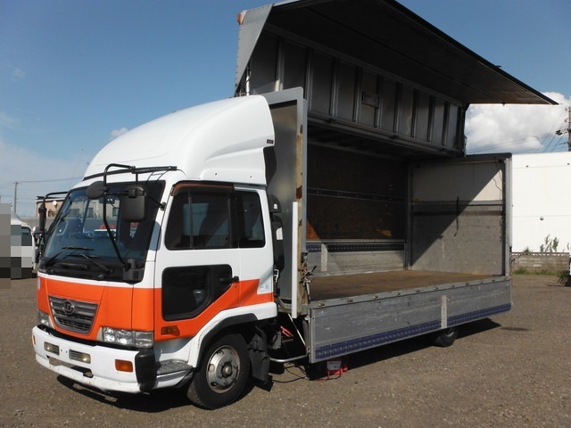 UDトラックス（日産） コンドル 中型 ウィング KK-MK25B(2579) 1枚目