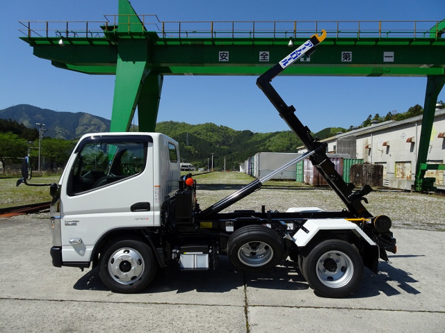 三菱ふそう キャンター 小型 コンテナ専用車 2RG-FBAV0(108121) 8枚目