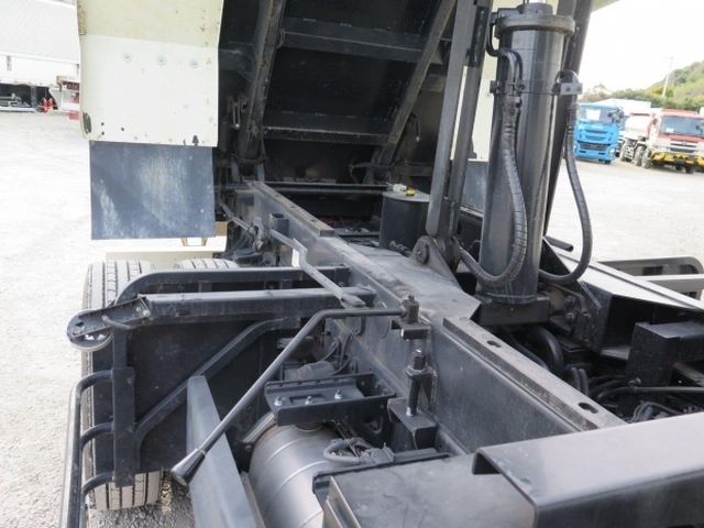 いすゞ フォワード 増トン 土砂ダンプ 2RG-FTR90U2(8215) 19枚目