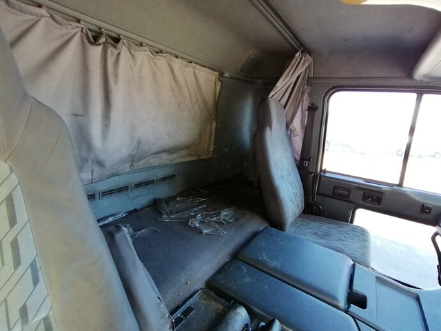 UDトラックス（日産） ビッグサム 大型 ウィング KL-CD48B(4826) 63枚目