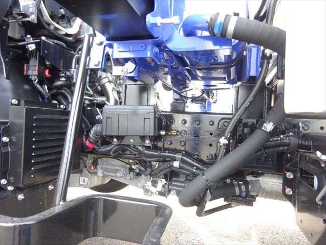 三菱ふそう キャンター 小型 平ボディ（クレーン付） 2RG-FEAV0(107118) 7枚目