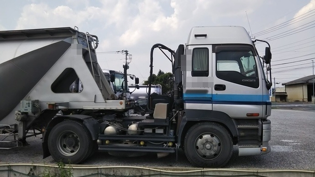いすゞ ギガ 大型 トラクタ PJ-EXD52D6(3242) 4枚目
