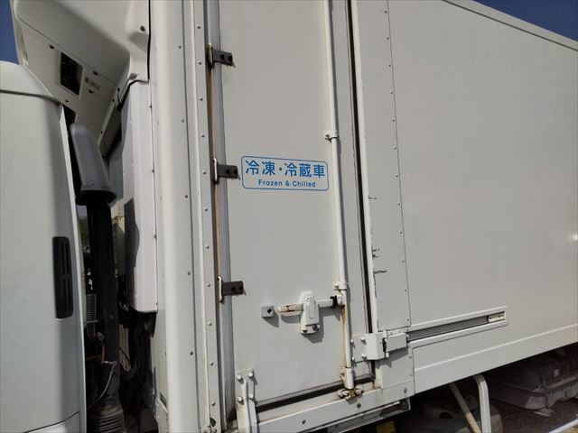 いすゞ フォワード 中型 冷蔵冷凍バン ADG-FRR90L3S(9402) 31枚目