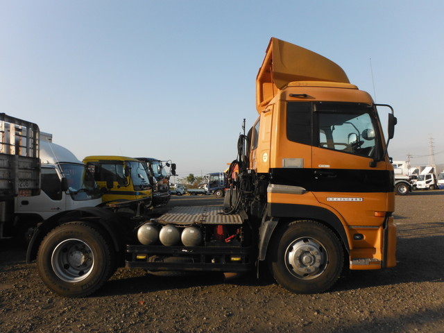 Nissan UD big_thumb Large Tractor ADG-GK4XAB(1221) 4枚目