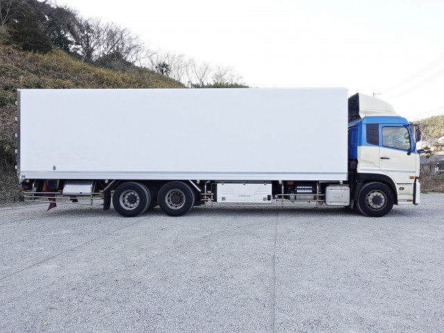 UDトラックス（日産） クオン 大型 冷蔵冷凍バン QKG-CD5ZA(99601) 11枚目