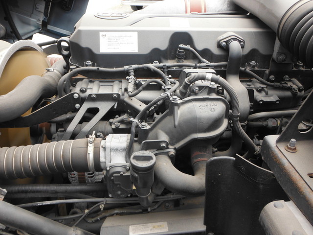 UDトラックス（日産） クオン 大型 キャブ付きシャーシ LDG-CD5YL(2733) 18枚目