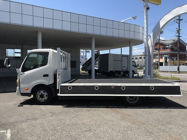 日野 デュトロ 小型 平ボディ SKG-XZU710M(110165) 14枚目