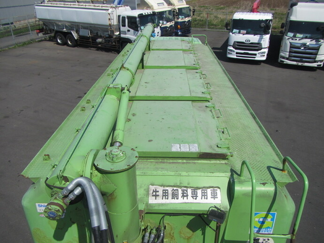 UDトラックス（日産） クオン 大型 粉粒体運搬車 ADG-CW4YL(9668) 13枚目