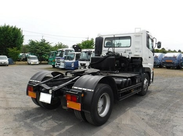 UDトラックス（日産） クオン 大型 トラクタ ADG-GK4XAD(7156) 2枚目