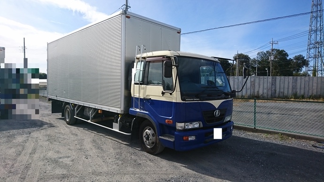 UDトラックス（日産） コンドル 中型 バン PB-MK37A(2250) 1枚目