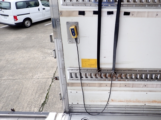 いすゞ フォワード 増トン 冷蔵冷凍バン 2PG-FTR90V2(93168) 10枚目
