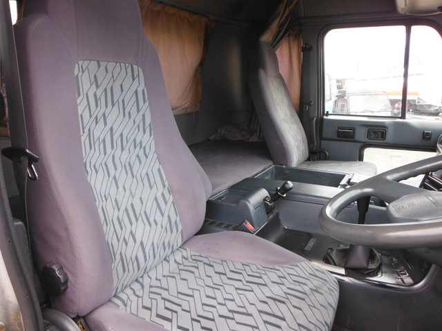 UDトラックス（日産） ビッグサム 大型 タンクローリー KL-CV48E(2139) 22枚目
