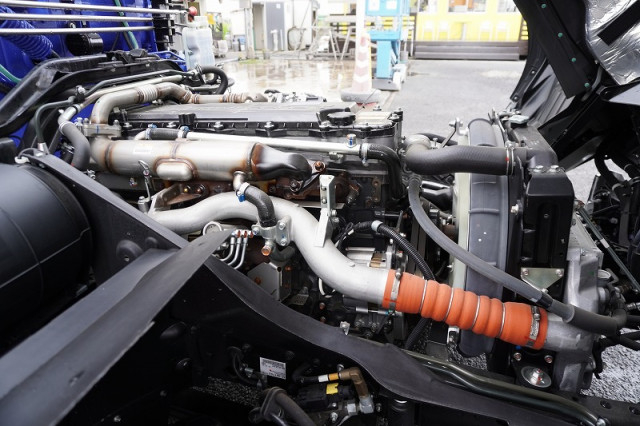 三菱ふそう ファイター 増トン 平ボディ（クレーン付） 2KG-FK62FZ(108217) 15枚目