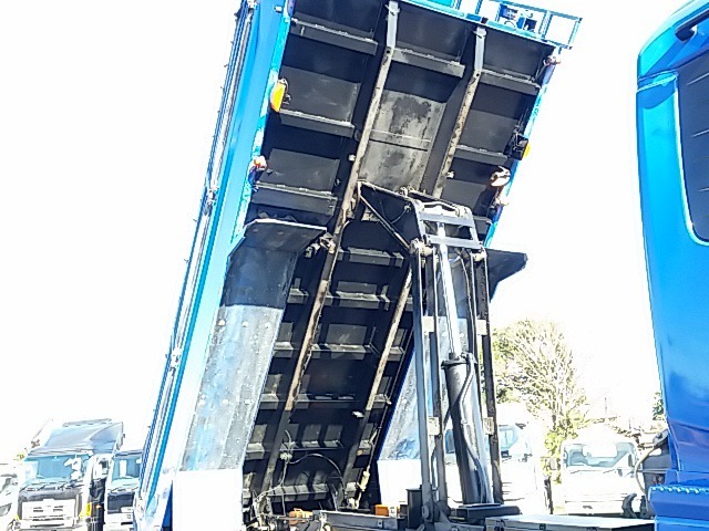 UDトラックス（日産） クオン 大型 土砂ダンプ ADG-CW4XL(8273) 37枚目