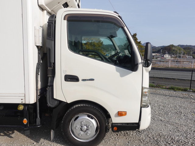 日野 デュトロ 小型 冷蔵冷凍バン SKG-XZU710M(101820) 8枚目