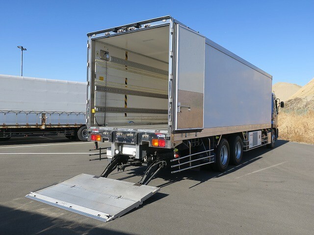 UDトラックス（日産） クオン 大型 冷蔵冷凍バン QPG-CD5ZA(39218) 5枚目