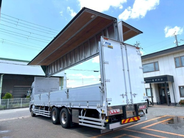 UDトラックス（日産） クオン 大型 ウィング 2PG-CD5CA(105955) 8枚目