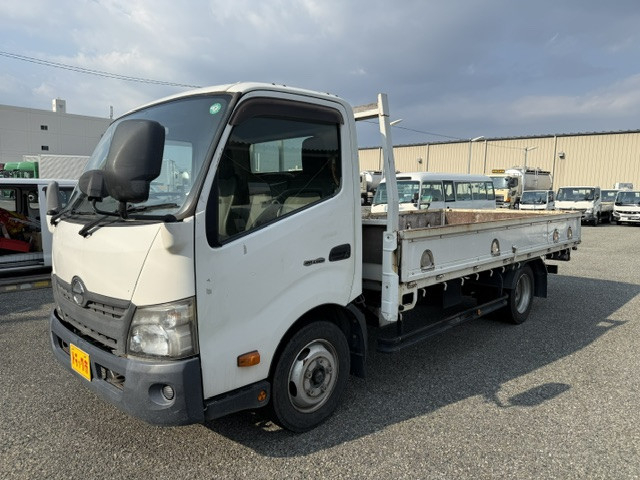 日野 デュトロ 小型 平ボディ TKG-XZC710M(111797) 1枚目