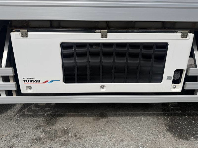 UDトラックス（日産） クオン 大型 冷蔵冷凍バン 2PG-CD5CA(105369) 44枚目