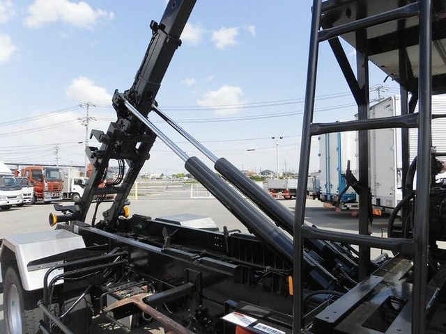 三菱ふそう ファイター 増トン コンテナ専用車 QKG-FK72FZ(9360) 20枚目