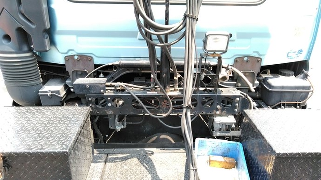 UDトラックス（日産） クオン 大型 トラクタ ADG-GW4XLG(3568) 13枚目