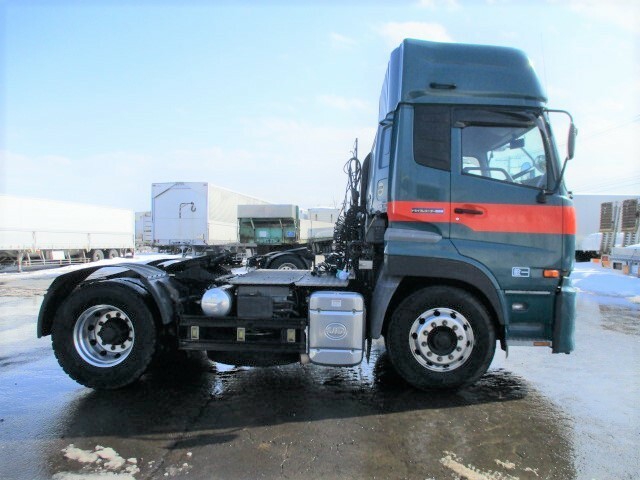 UDトラックス（日産） クオン 大型 トラクタ QKG-GK5XAB(8989) 4枚目