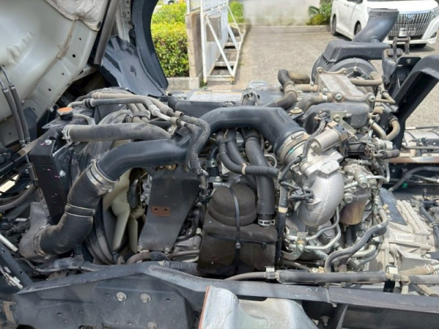 UDトラックス（日産） コンドル 増トン キャブ付きシャーシ 2RG-BTR90V2(109501) 13枚目