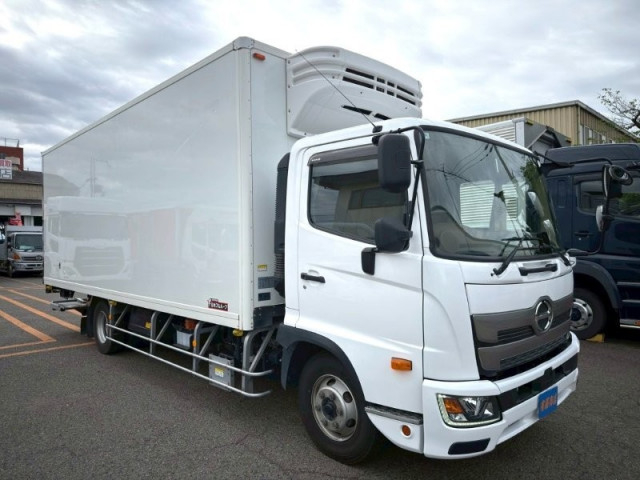 日野 デュトロ 中型 冷蔵冷凍バン 2KG-FC2ABG(105593) 2枚目