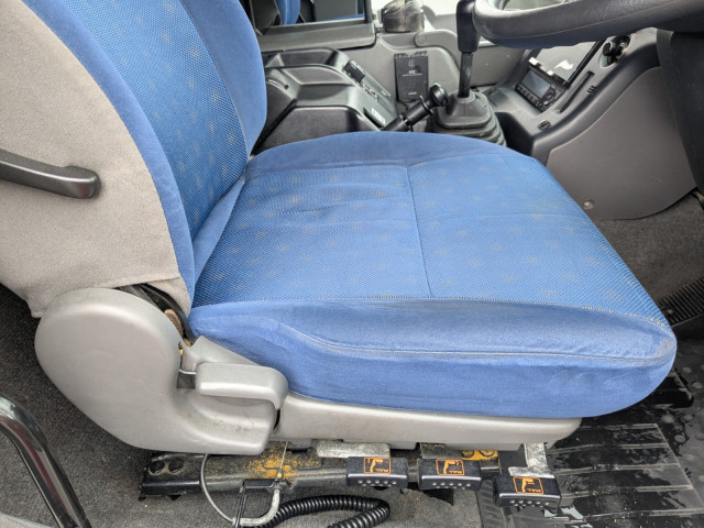 いすゞ ギガ 大型 ウィング QKG-CYJ77A(109825) 27枚目