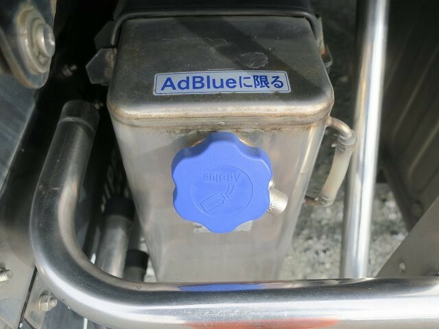 UDトラックス（日産） クオン 大型 ウィング QKG-CG5ZE(36951) 10枚目