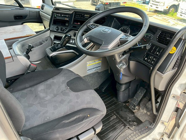 UDトラックス（日産） クオン 大型 トラクタ 2PG-GK5AAD(109385) 20枚目