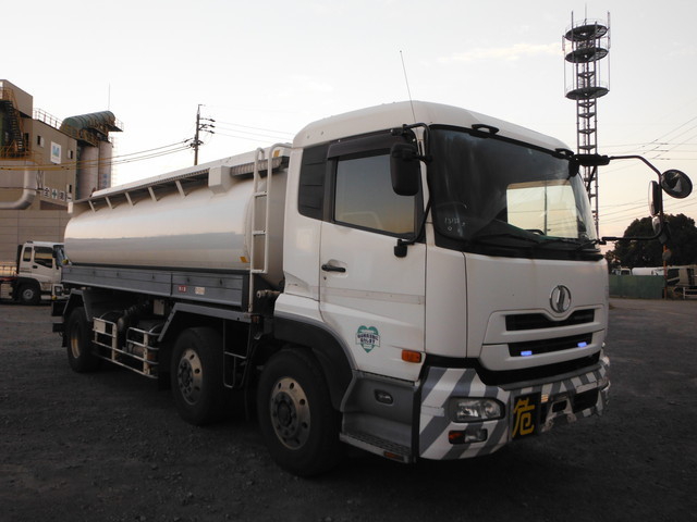 Nissan UD big_thumb Large Tank truck ADG-CV2YL(2262) 2枚目