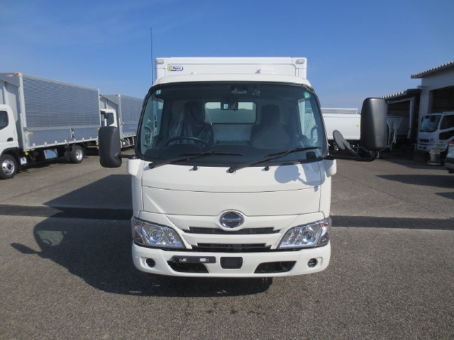 日野 デュトロ 小型 冷蔵冷凍バン 2RG-XZU645M(102490) 6枚目