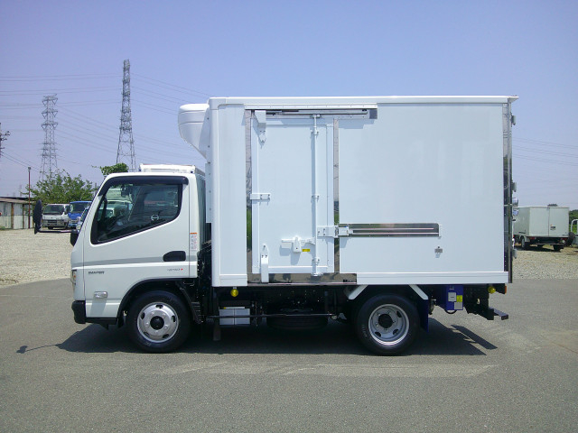 三菱ふそう キャンター 小型 冷蔵冷凍バン 2RG-FBAVO(108474) 8枚目