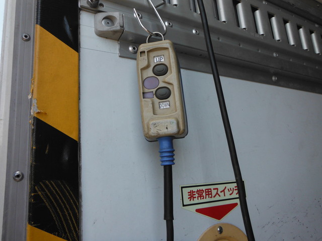 トヨタ ダイナ 小型 冷蔵冷凍バン PB-XZU411(3176) 7枚目