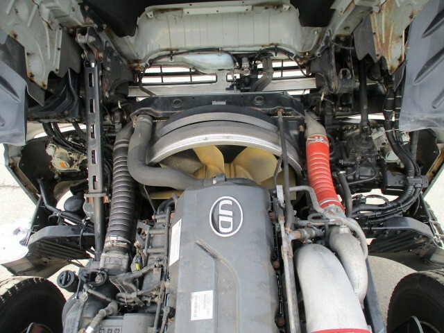 UDトラックス（日産） クオン 大型 冷蔵冷凍バン QKG-CD5ZA(9276) 43枚目
