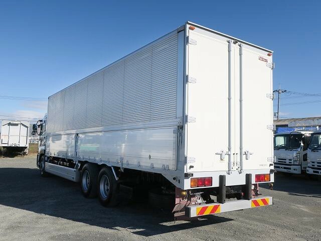 UDトラックス（日産） クオン 大型 ウィング QKG-CD5ZA(37345) 4枚目