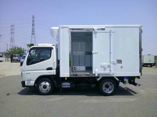 三菱ふそう キャンター 小型 冷蔵冷凍バン 2RG-FBAVO(108474) 9枚目