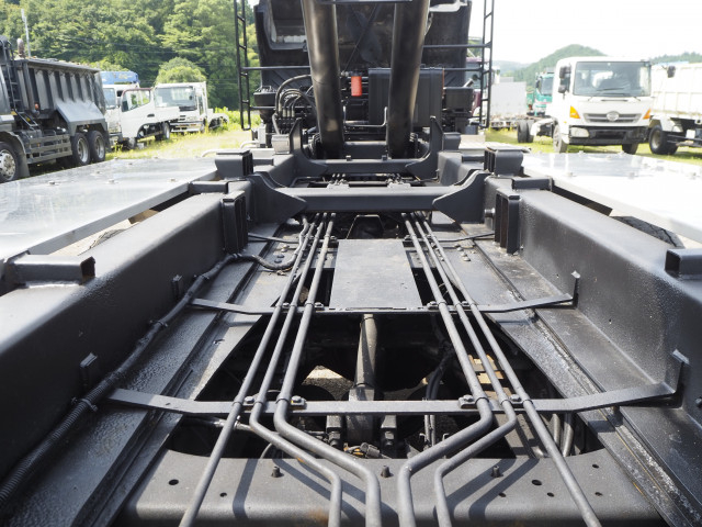 UDトラックス（日産） クオン 大型 コンテナ専用車 QKG-CW5YL(110504) 23枚目