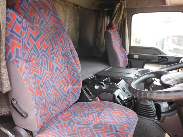 いすゞ ギガ 大型 トラクタ PJ-EXZ52J6(1101) 27枚目