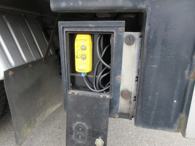 トヨタ ダイナ 小型 バン KK-BU301(6665) 9枚目