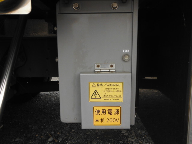 UDトラックス（日産） コンドル 中型 冷蔵冷凍バン SKG-MK38C(2599) 13枚目