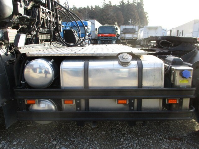 UDトラックス（日産） クオン 大型 トラクタ QPG-GK5XAB(9275) 33枚目