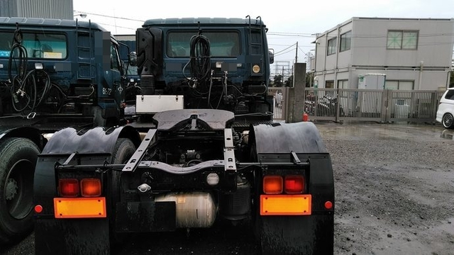 UDトラックス（日産） クオン 大型 トラクタ KL-CK482BAT(3716) 4枚目