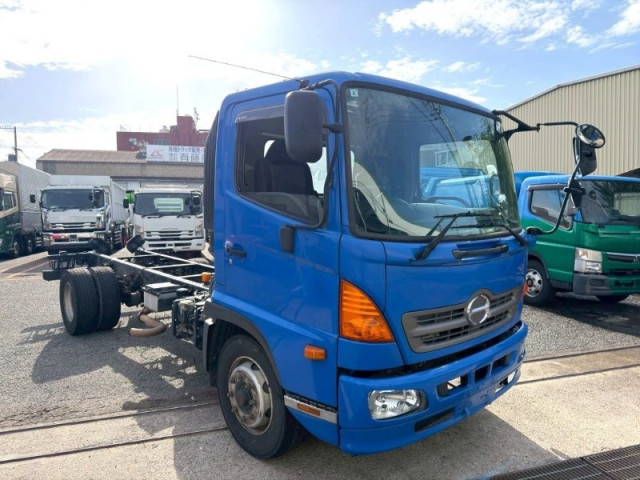 日野 レンジャー 増トン キャブ付きシャーシ QKG-FJ7JHAA(109488) 2枚目