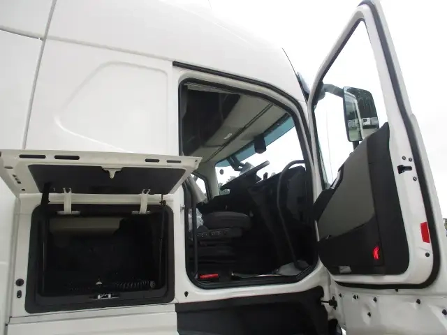 ボルボ 大型 トラクタ 2PG-4S2TDA1(106693) 28枚目