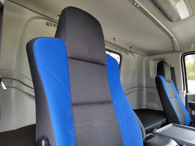 いすゞ ギガ 大型 冷蔵冷凍バン QPG-CYJ77B(9387) 39枚目