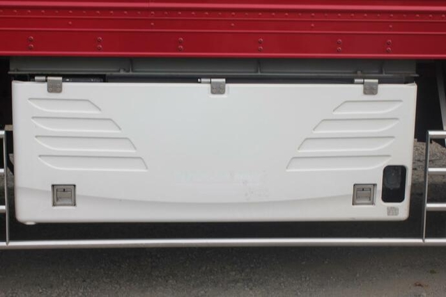 UDトラックス（日産） クオン 大型 冷蔵冷凍バン QPG-CD5ZA(12339) 8枚目
