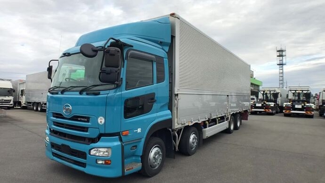 UDトラックス（日産） クオン 大型 ウィング QKG-CG5ZA(37354) 2枚目