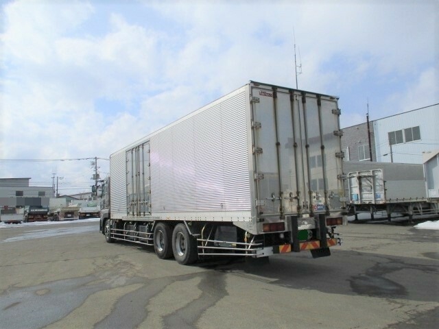UDトラックス（日産） クオン 大型 冷蔵冷凍バン QKG-CD5ZA(9276) 7枚目